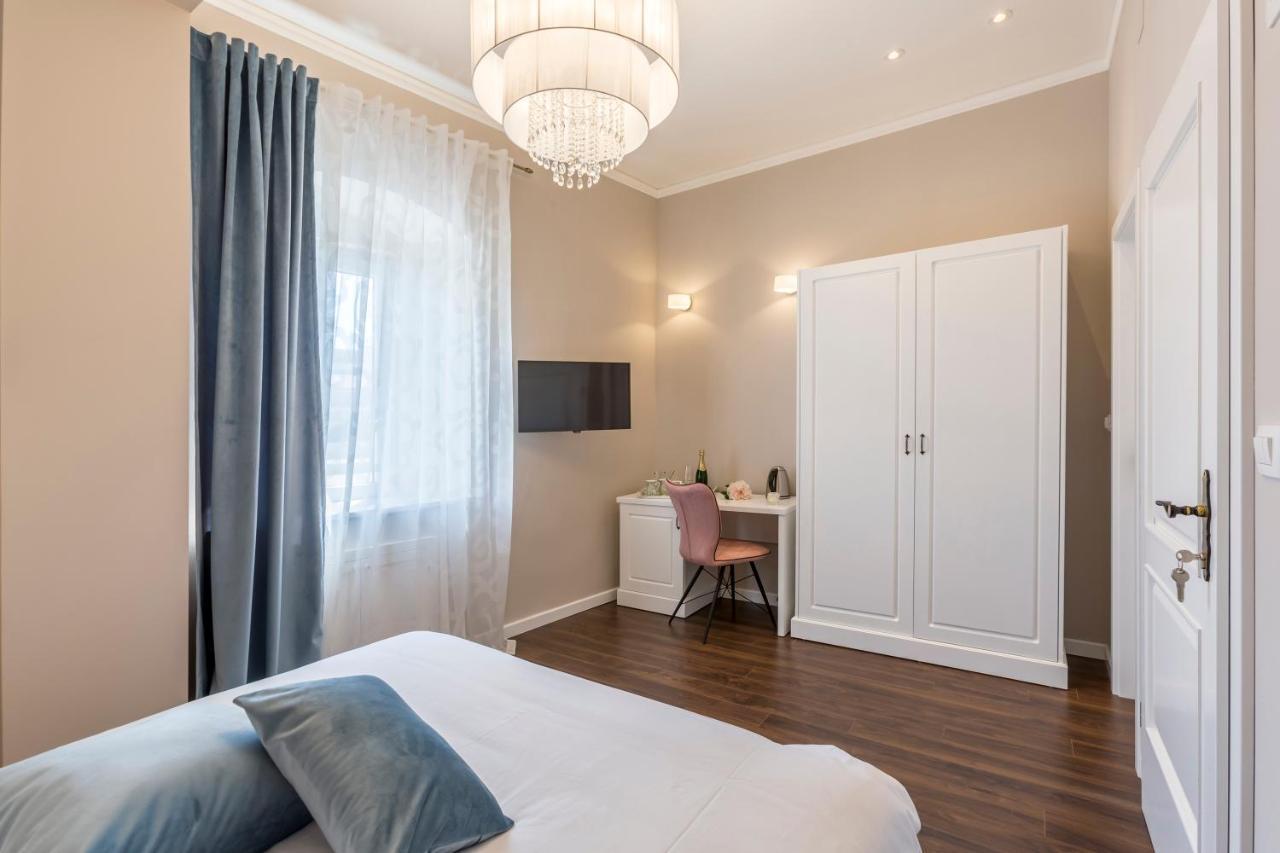 Bed & Breakfast Theatre Of Dreams